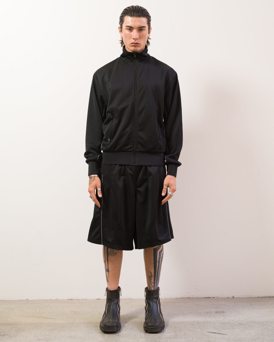 Wide Track Shorts (Anthracite)